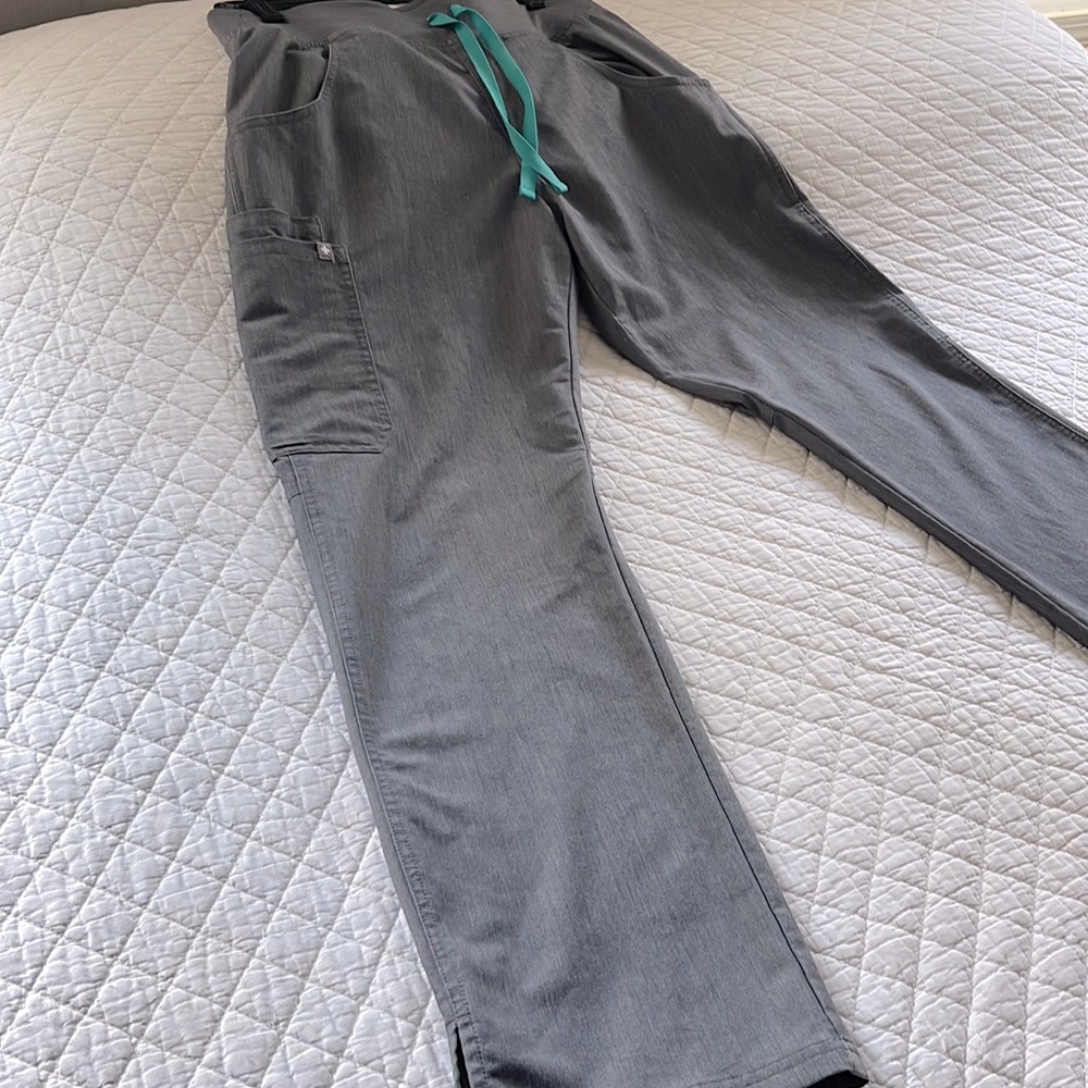 Gray Figs scrub pants, Technical Collection Medium